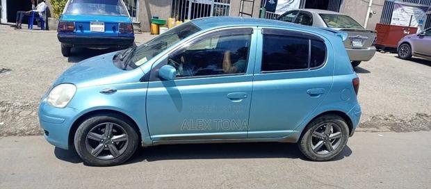 Toyota Vitz 2002 Green