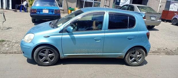 Toyota Vitz 2002 Green