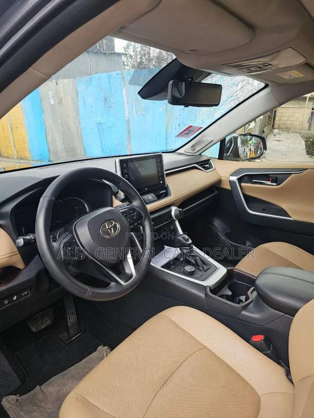 Toyota RAV4 2019 Gray