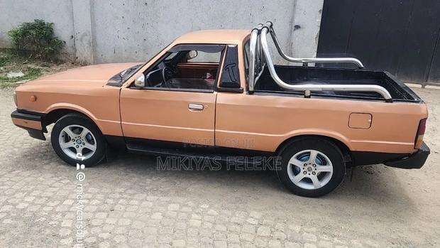 Hyundai Panel 1985 Gold
