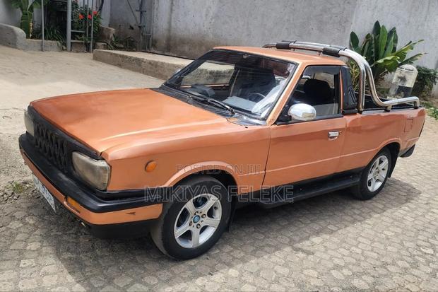 Hyundai Panel 1985 Gold