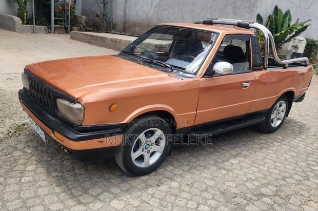 Hyundai Panel 1985 Gold