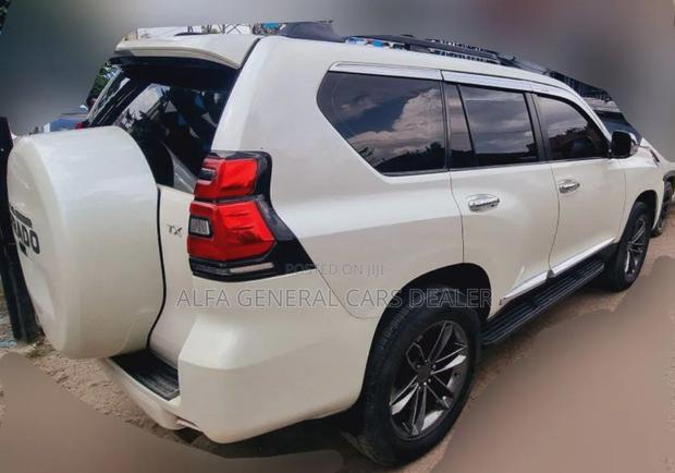 Toyota Land Cruiser Prado 2013