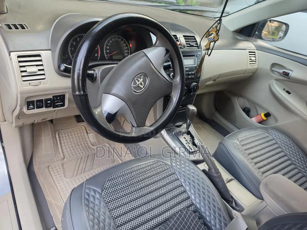 Toyota Corolla 2010 Gray