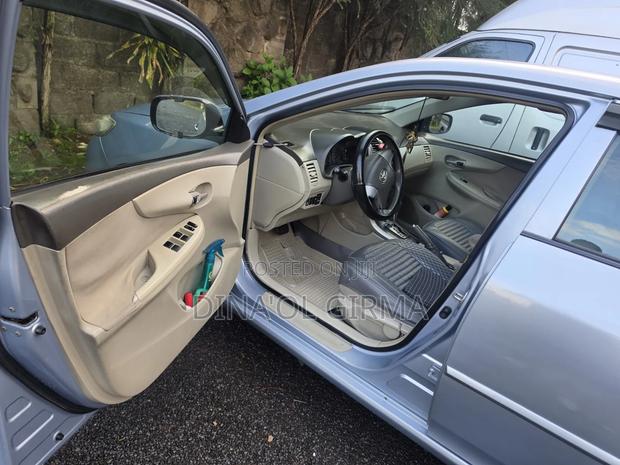 Toyota Corolla 2010 Gray