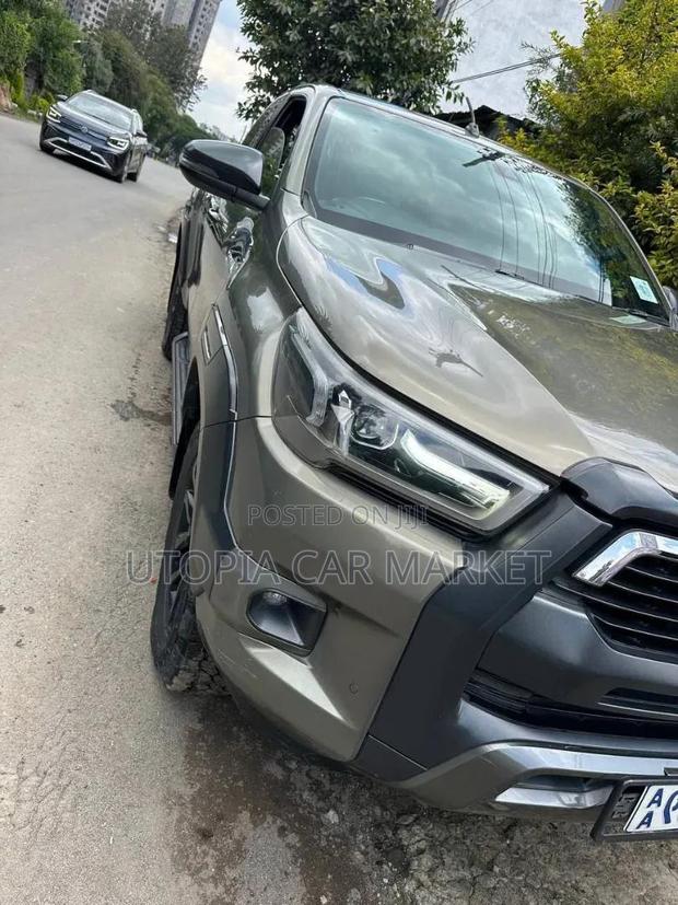 Toyota Hilux 2021 Gray