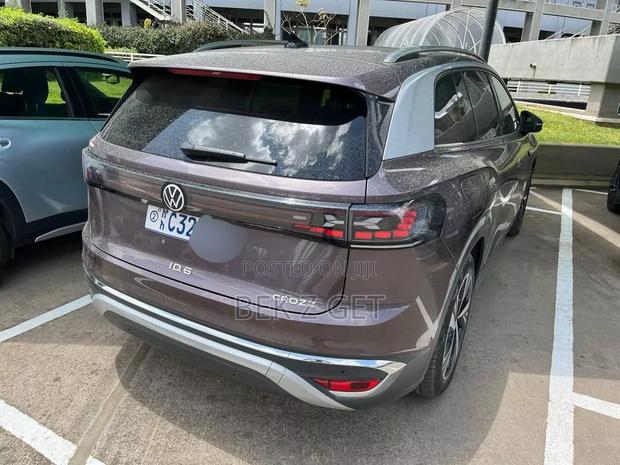 Volkswagen ID.6 2022 Purple