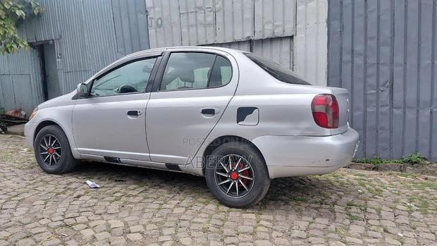 Toyota Platz 2001 Silver