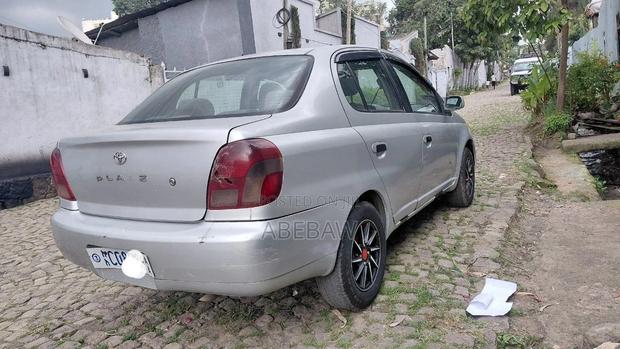 Toyota Platz 2001 Silver