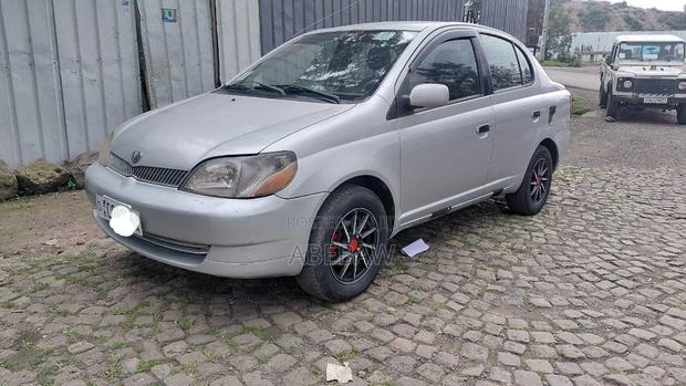 Toyota Platz 2001 Silver