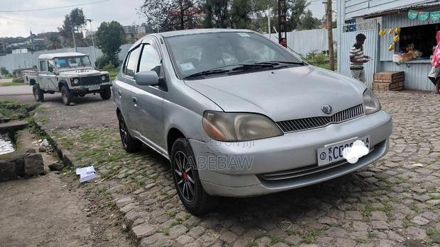 Toyota Platz 2001 Silver