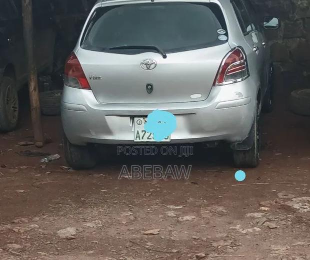 Toyota Yaris 2010 Silver
