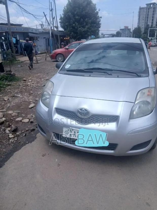 Toyota Yaris 2010 Silver