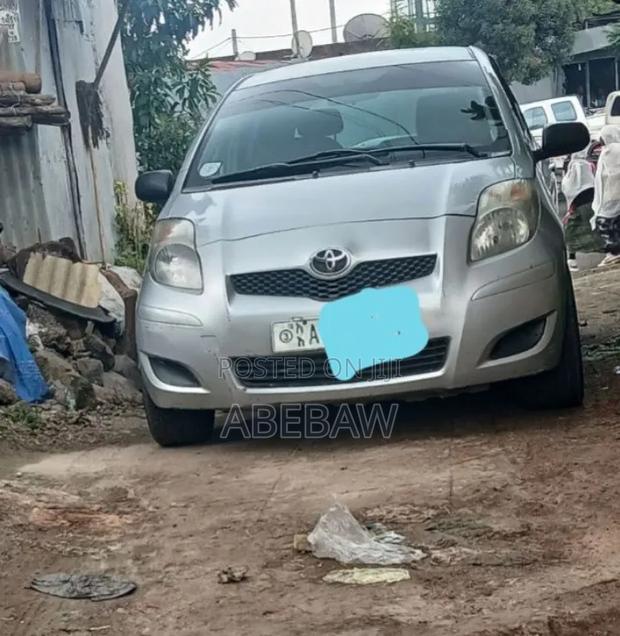 Toyota Yaris 2010 Silver