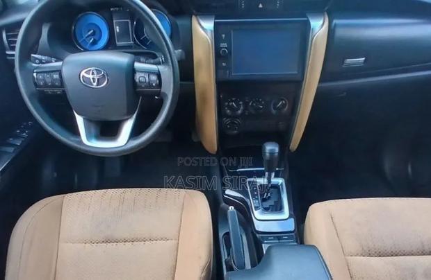 Toyota Fortuner 2.4 D RWD 2023 White