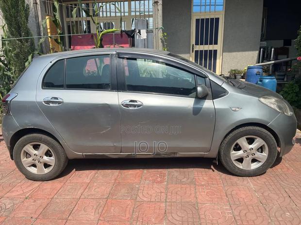 Toyota Yaris 1.3 2006 Maroon