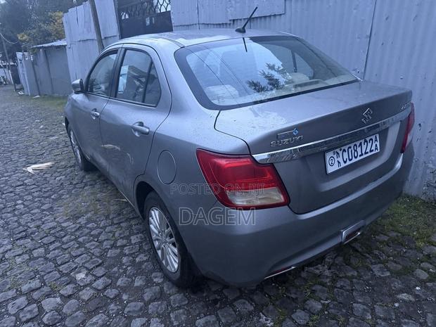 Suzuki Dzire 2022 Silver