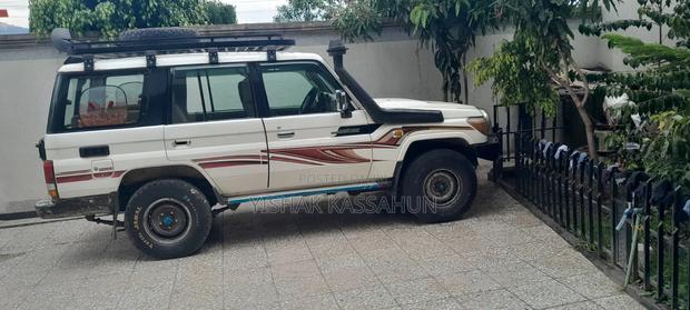 Toyota Land Cruiser 2010 White