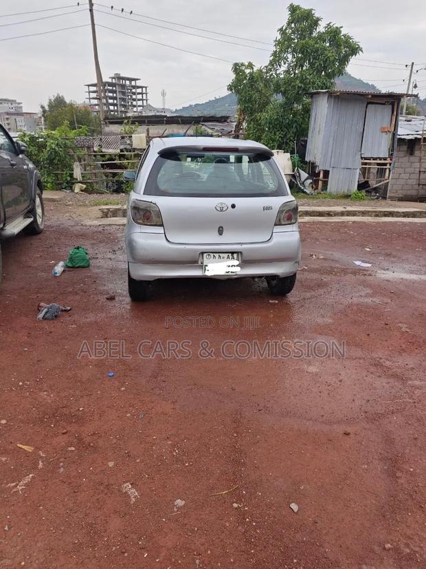 Toyota Vitz 2001 Silver