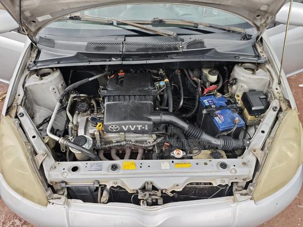 Toyota Vitz 2001 Silver