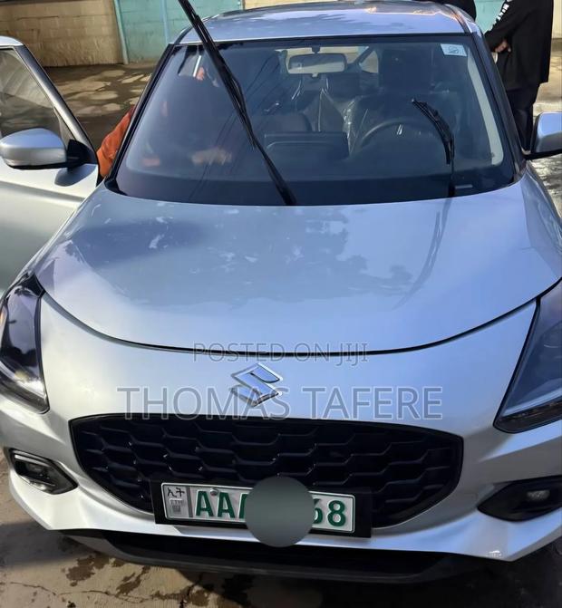 Suzuki Swift 2025 Silver