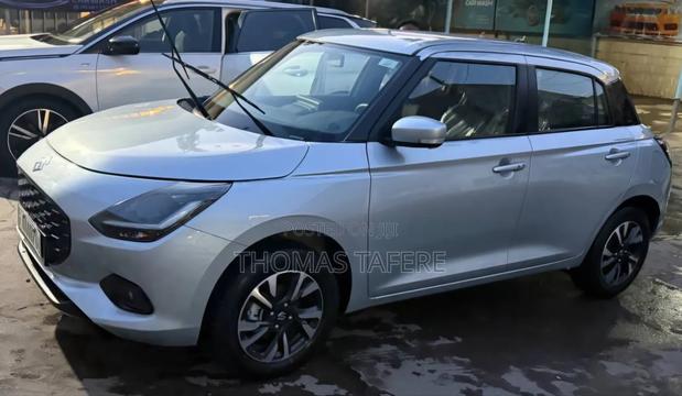Suzuki Swift 2025 Silver