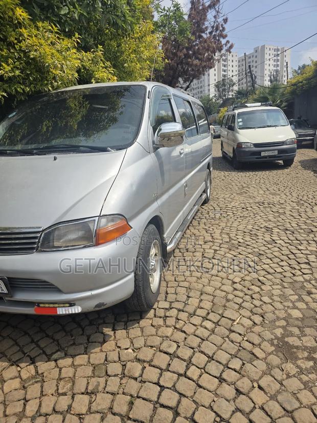 Car 2006 Silver
