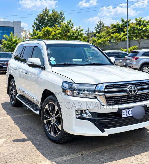 Toyota Land Cruiser 2012 White