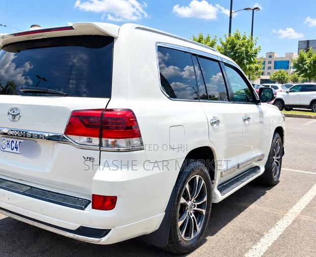 Toyota Land Cruiser 2012 White