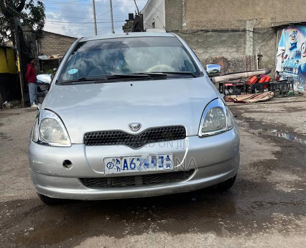 Toyota Vitz 2001 Silver