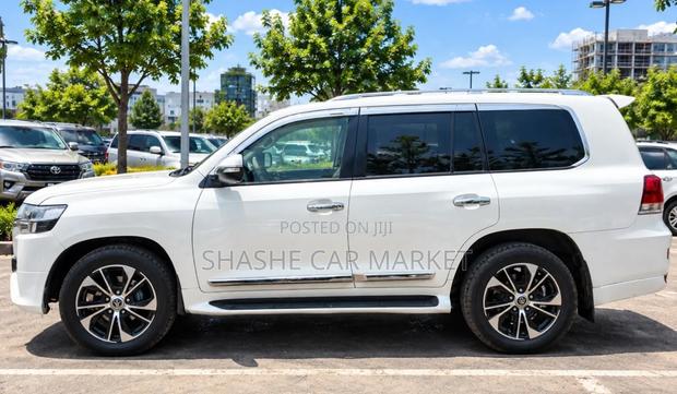 Toyota Land Cruiser 2012 White