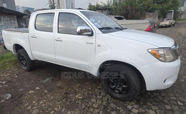 Toyota Hilux 2.5 D-4D Double Cab 2008 White