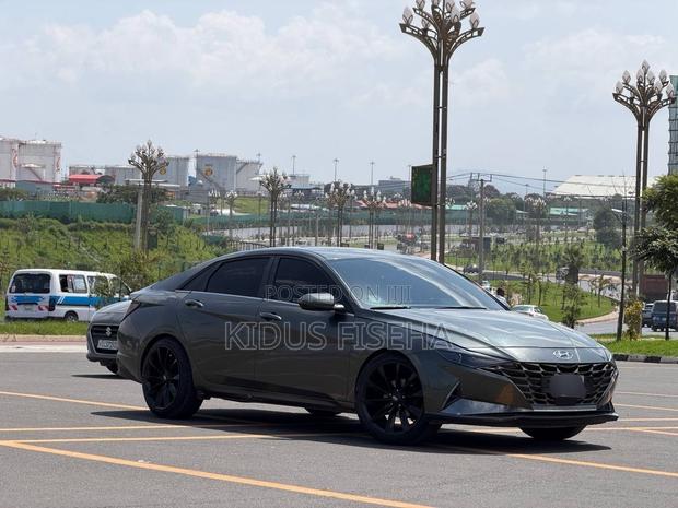 Hyundai Avante 2022 Gray