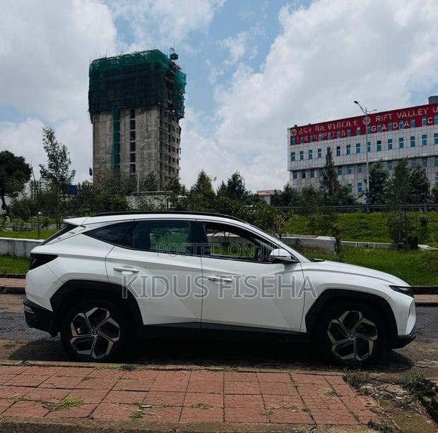 Hyundai Tucson 2022 White