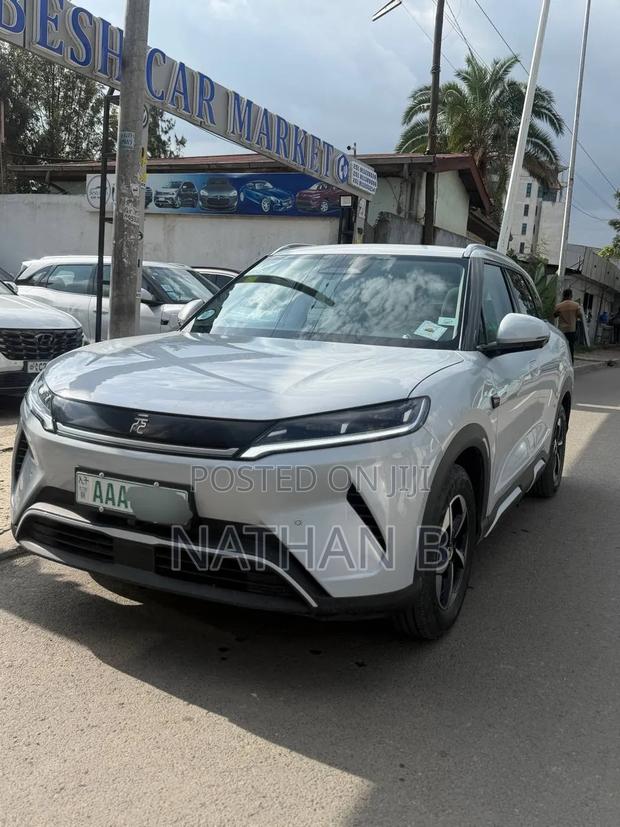 BYD Yuan Up 2025 Silver