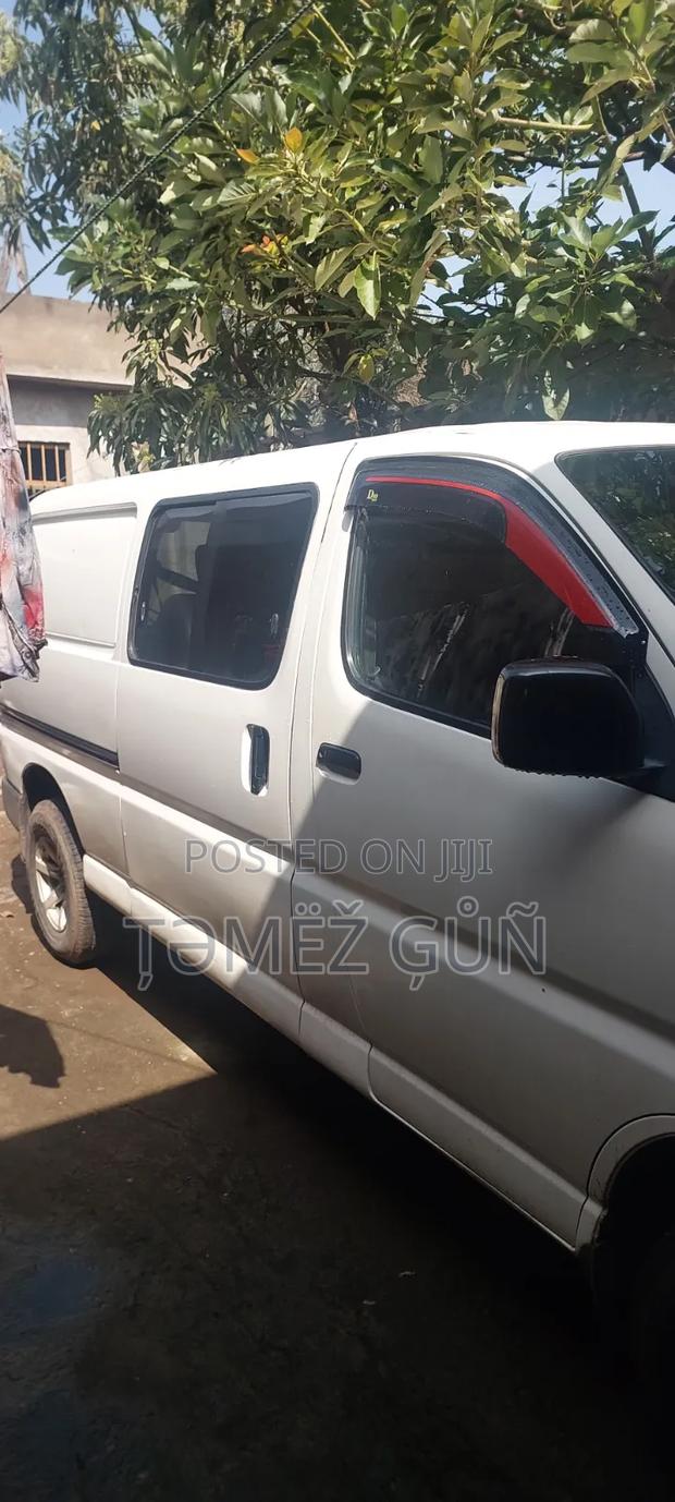 Toyota Grand HiAce 2000 White