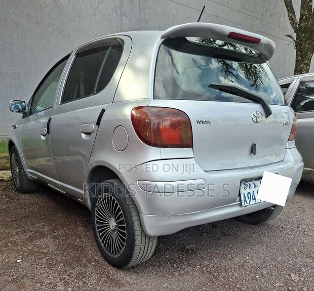 Toyota Vitz 2004 Silver