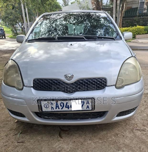 Toyota Vitz 2004 Silver