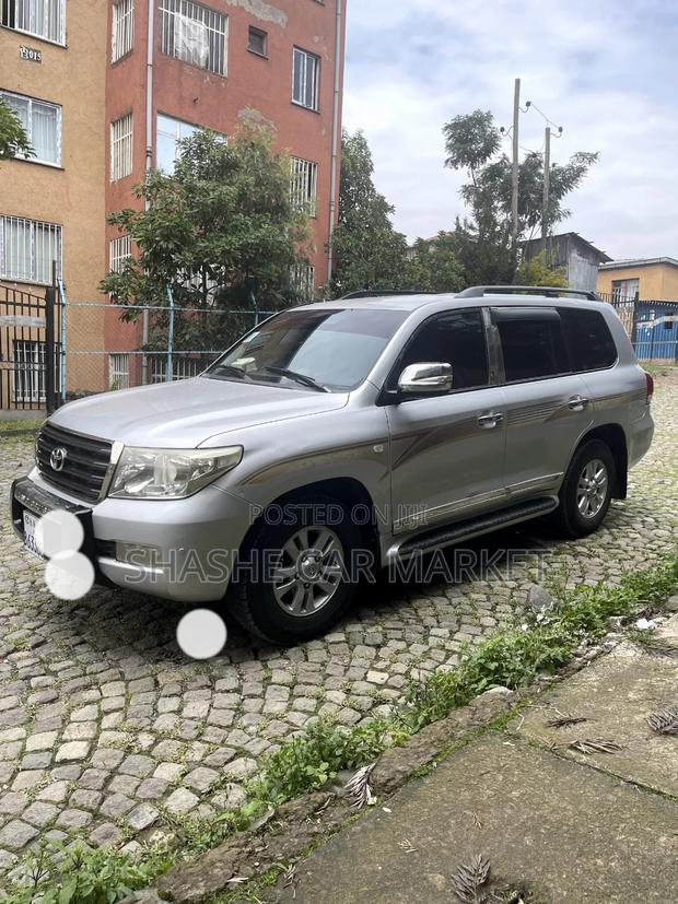 Toyota Land Cruiser 2010 Silver