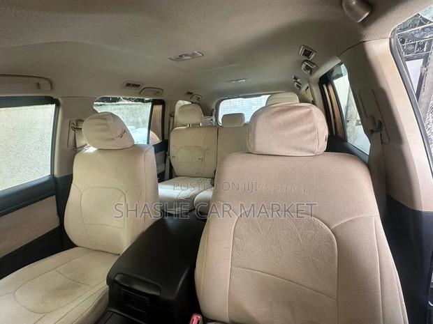 Toyota Land Cruiser 2010 Silver
