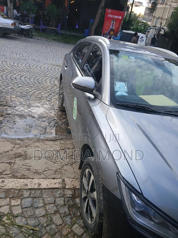 BYD E2 43 kWh 94 hp FWD 2025 Gray