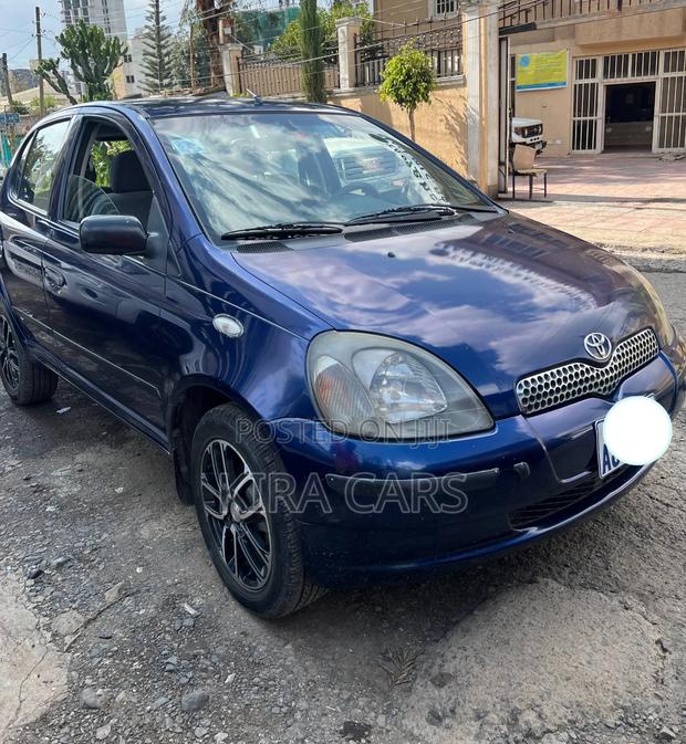 Toyota Vitz 2000 Blue