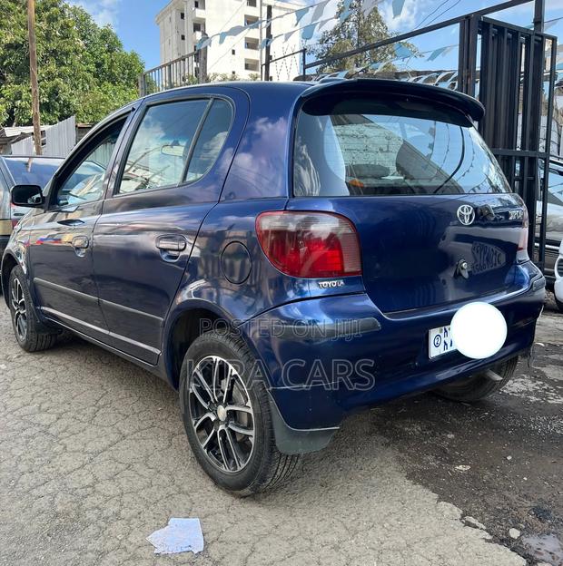 Toyota Vitz 2000 Blue