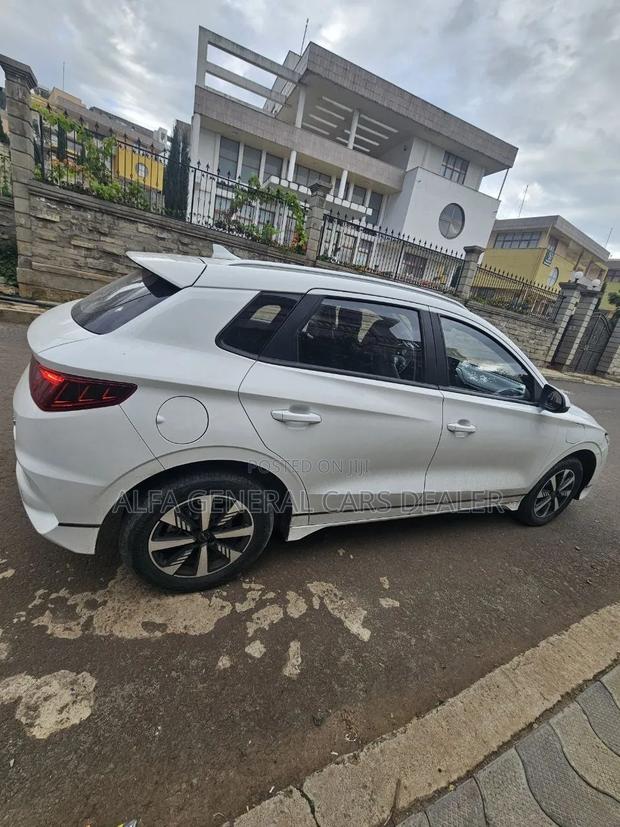 BYD E2 43 kWh 94 hp FWD 2025