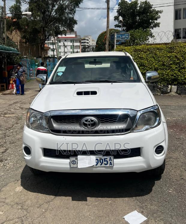Toyota Hilux 2010 White