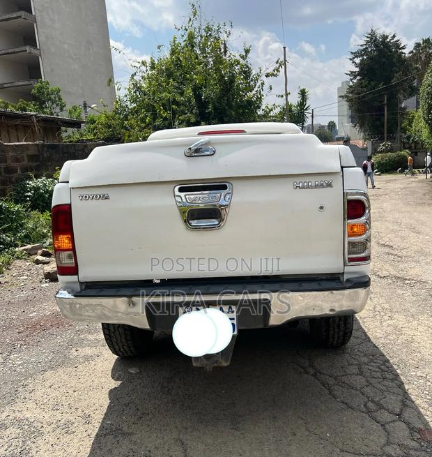 Toyota Hilux 2010 White