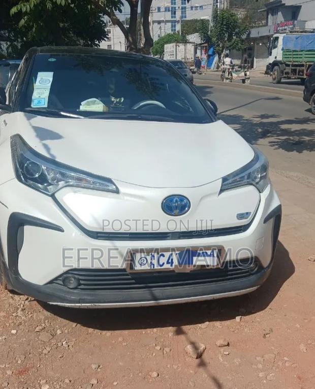 Toyota C-HR 2023