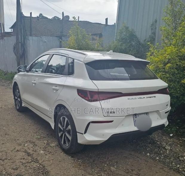 BYD E2 43 kWh 94 hp FWD 2025 White