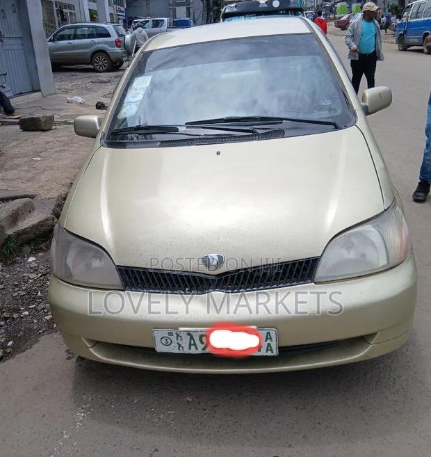 Toyota Platz 2001