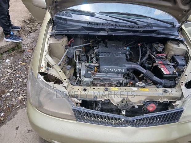 Toyota Platz 2001